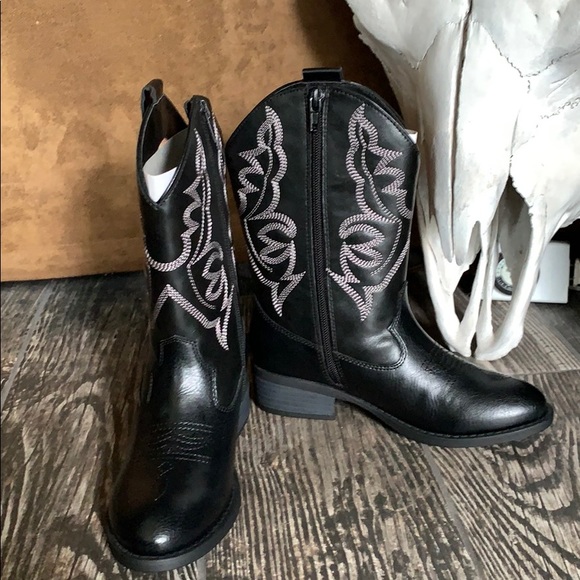 frye & co Kids Shoes - Assorted Sizes - Picture 2 of 8